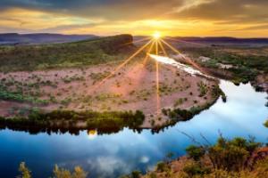 里昂球员轰入制胜球，帮助球队实现大逆转